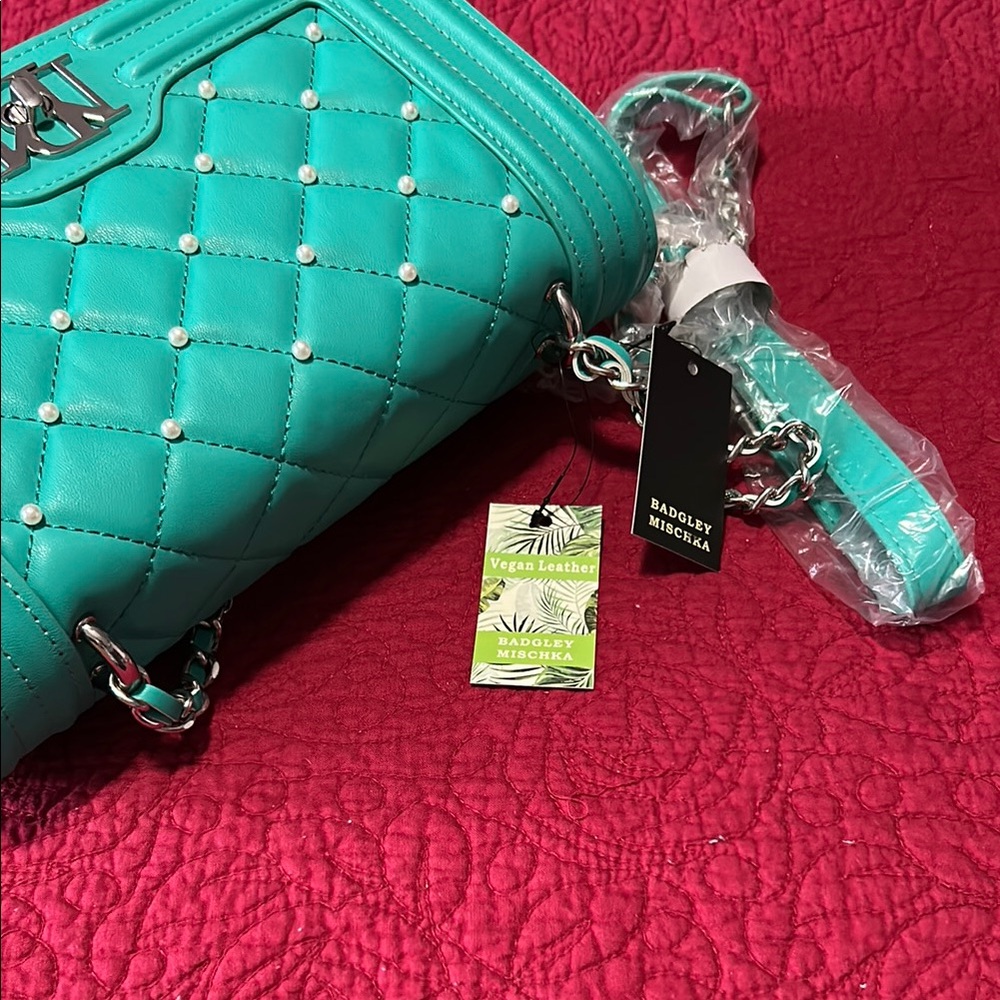 Badgley Mischka Green Quilted Shoulder Bag with Chain Strap  and long strap nwt - Picture 4 of 5